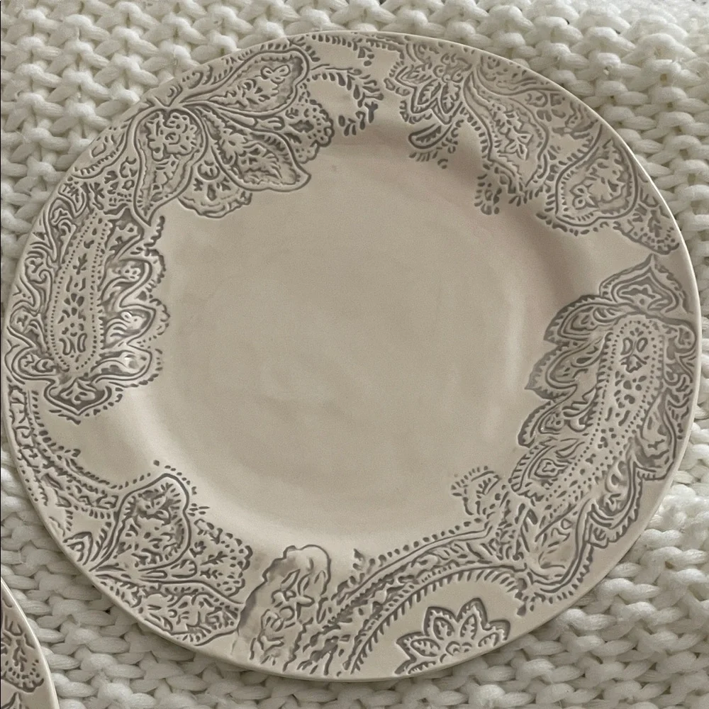 Pottery Barn Scarlett Cream Paisley Ceramic Dinner Plates - Set of 3